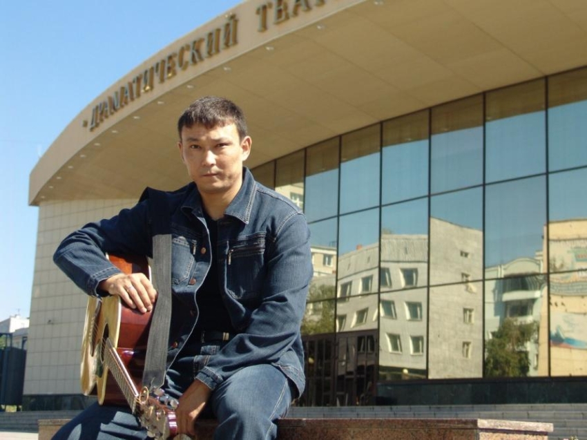Забайкальский артист Евгений Нимаев стал номинантом межрегионального фестиваля поэзии в Улан-Удэ